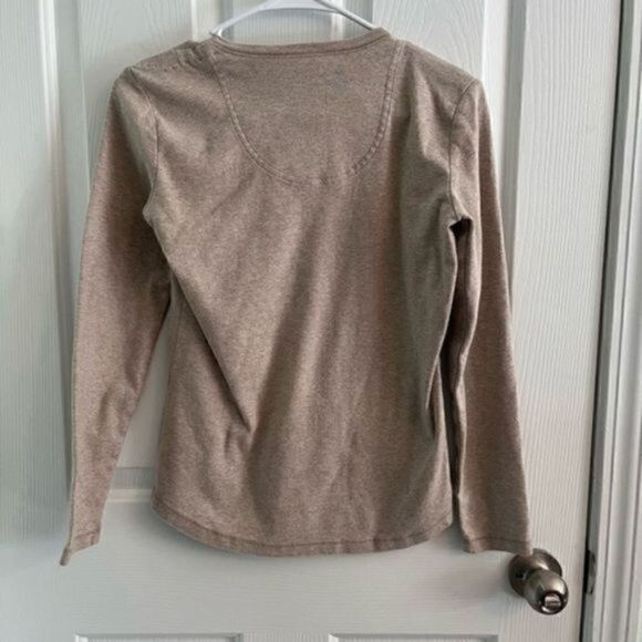 Royal Robbins long sleeve walking or hiking shirt. Super comfy. Size Small. - Picture 5 of 5